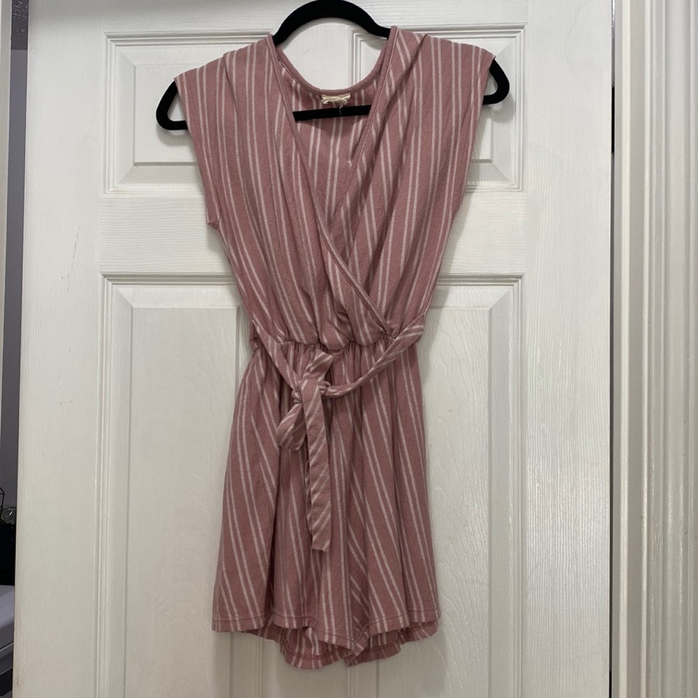 V neck Romper size S